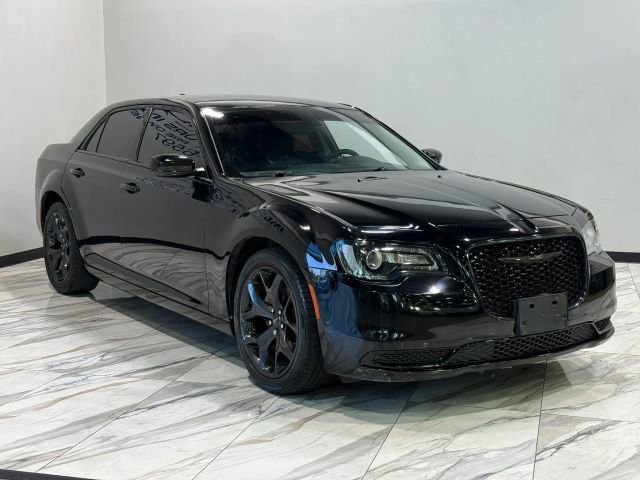 Used 2023 Chrysler 300 Touring w/ Sport Appearance Package RWD image 4