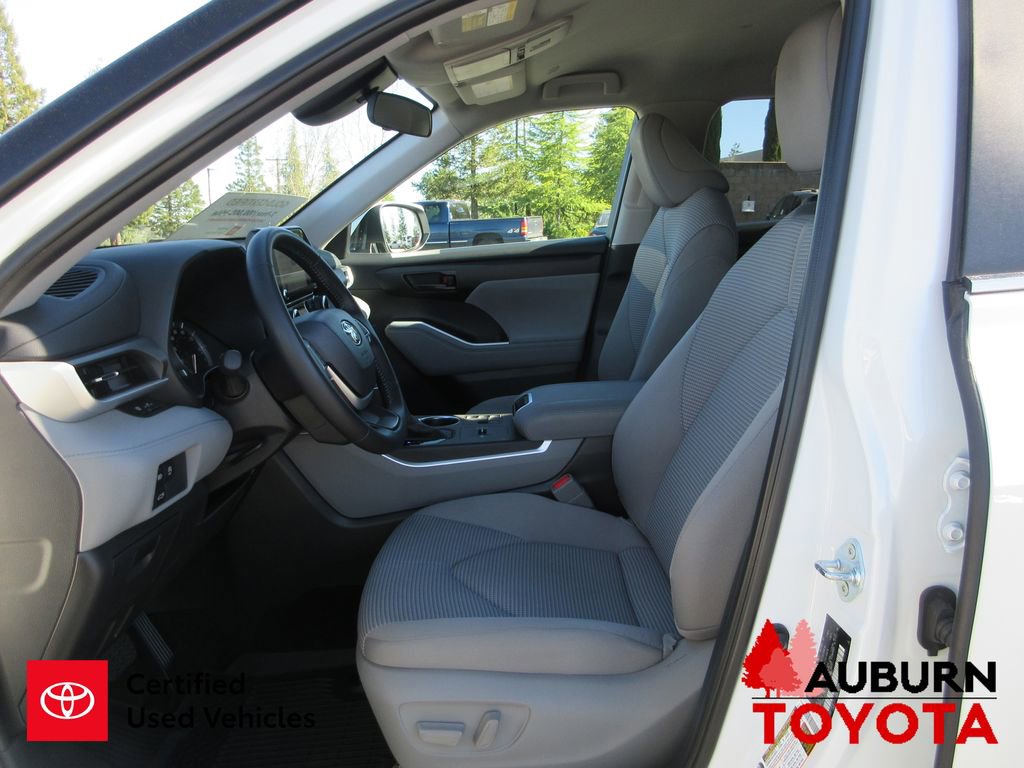 Certified 2025 Toyota Highlander LE image 10