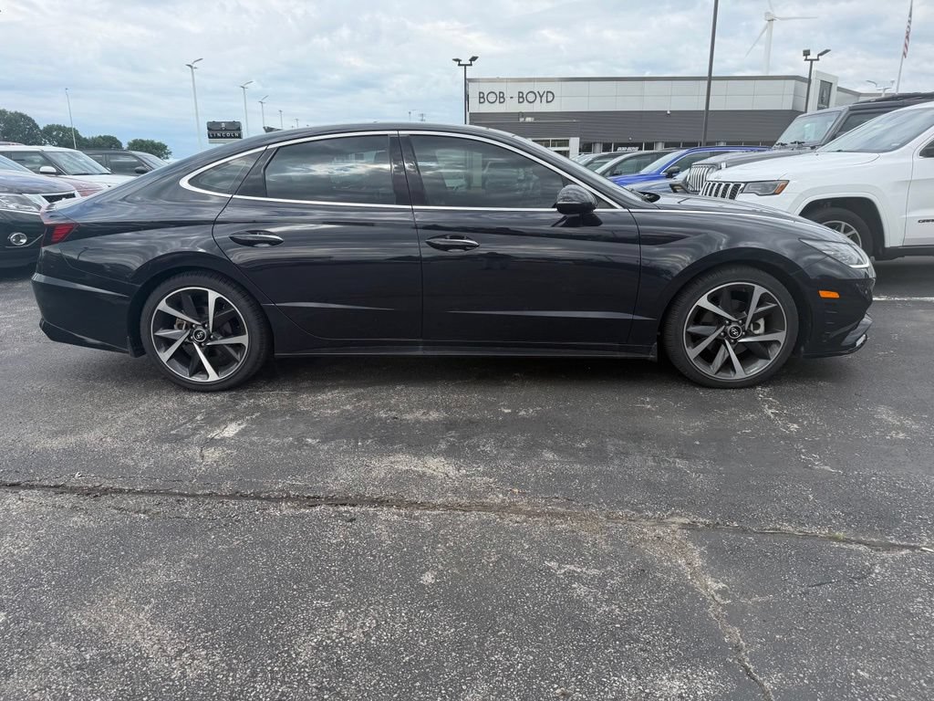 Used 2023 Hyundai Sonata SEL Plus w/ Preferred Accessory Package FWD image 3