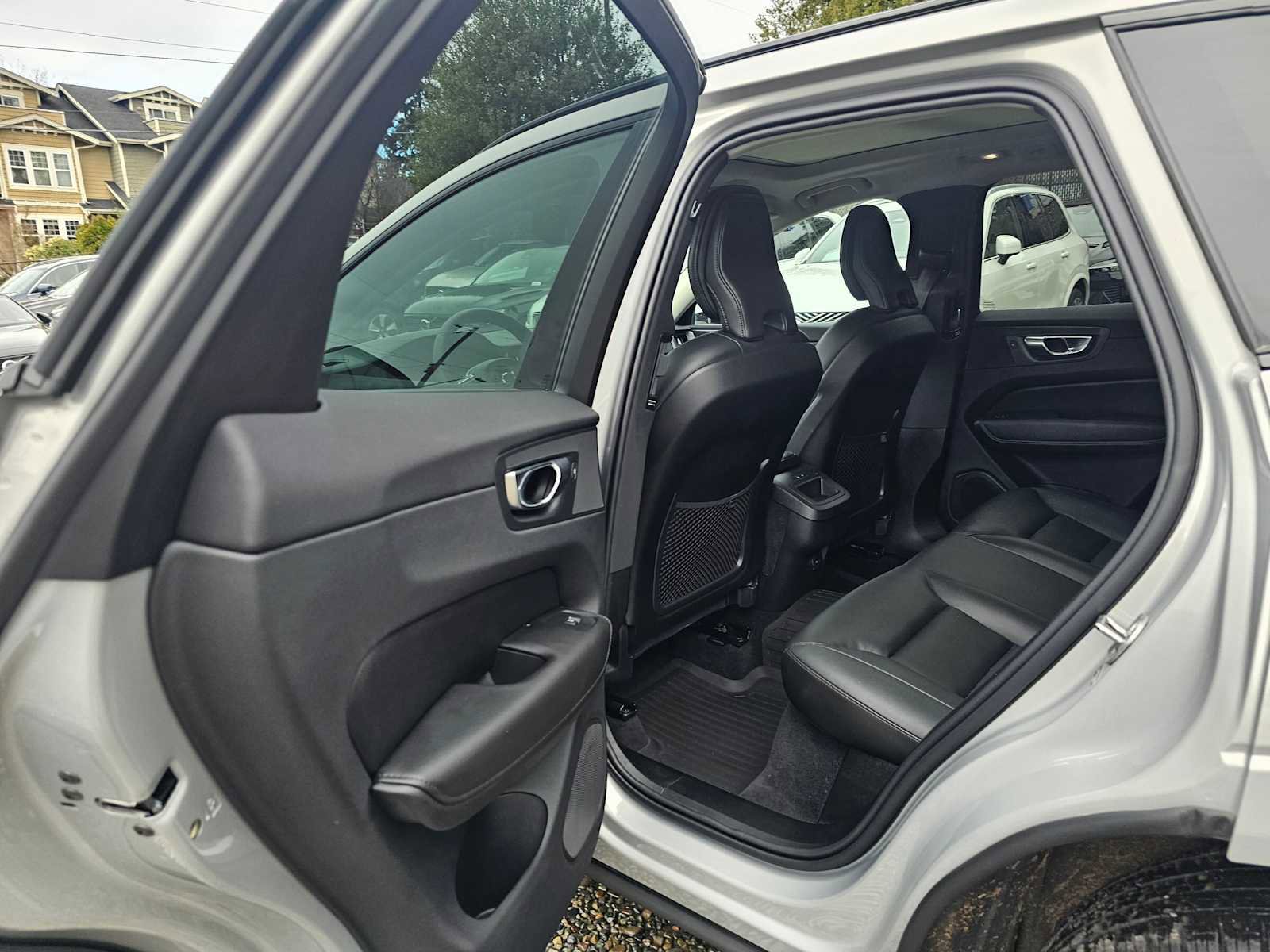 Certified 2025 Volvo XC60 B5 Core w/ Protection Package Premier image 17