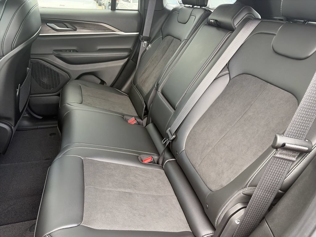 New 2026 Jeep Grand Cherokee Altitude RWD image 30