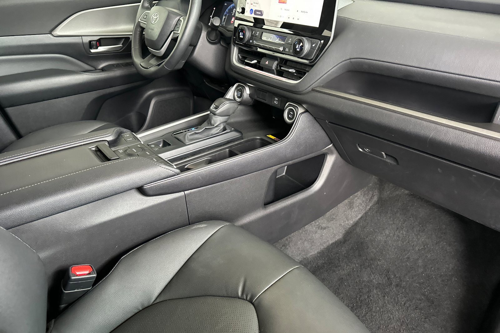 Used 2025 Toyota Grand Highlander AWD image 17