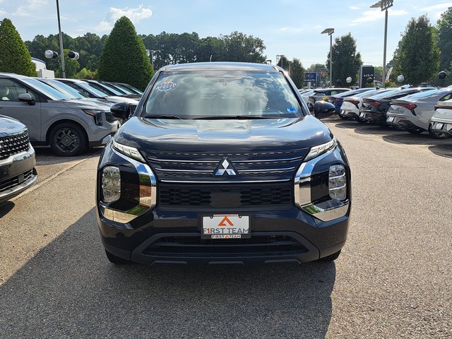 Used 2024 Mitsubishi Outlander ES AWD/4WD image 3