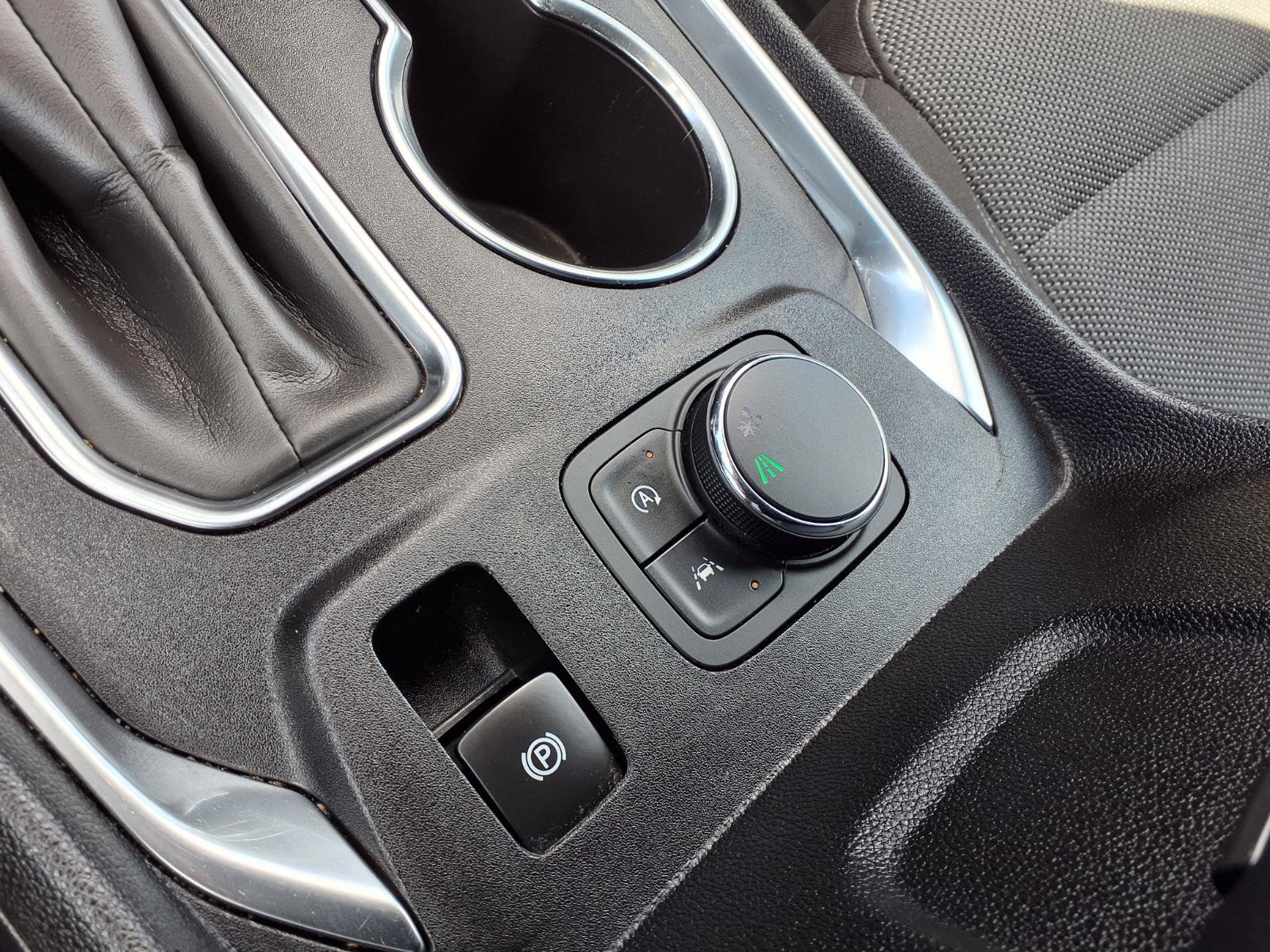 Used 2023 Chevrolet Traverse LT FWD image 9