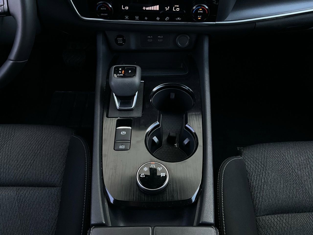 Used 2025 Nissan Rogue SV image 15