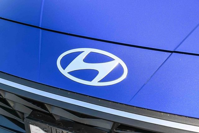 Certified 2025 Hyundai Elantra Sport image 13