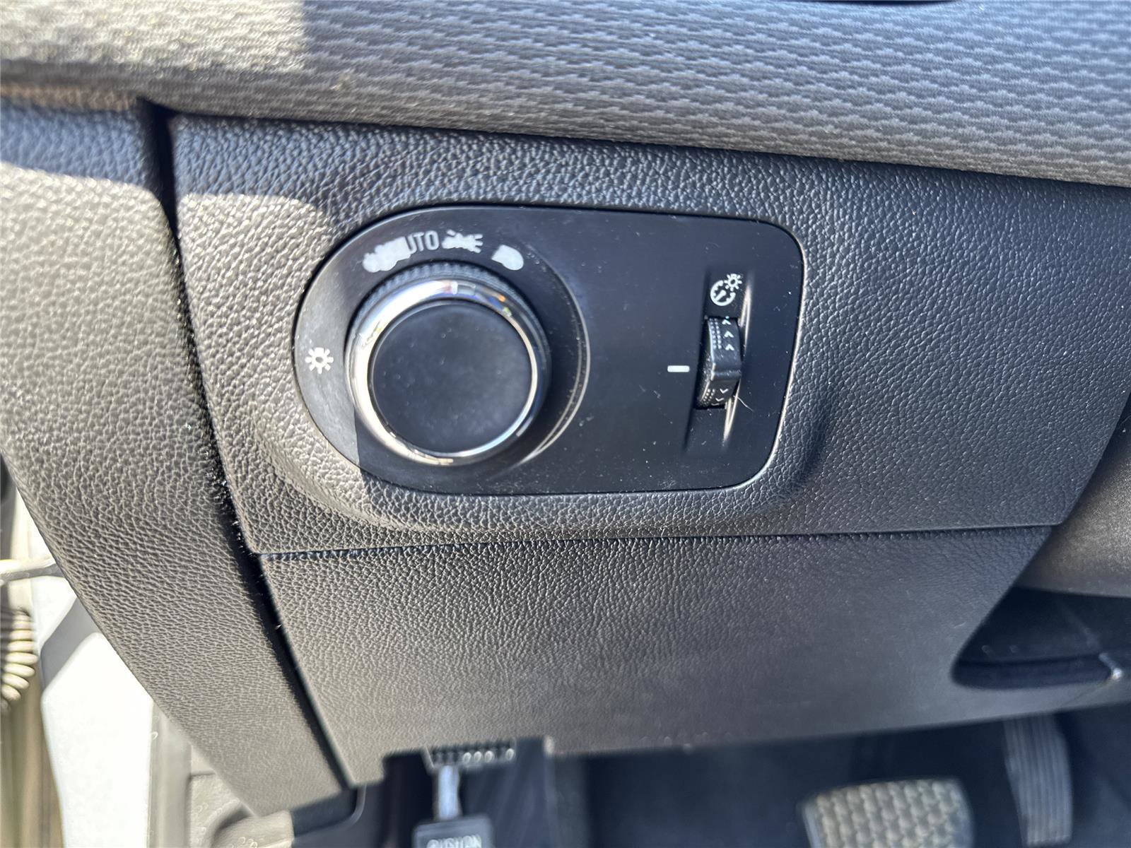 Used 2017 Chevrolet Cruze LT w/ Convenience Package FWD image 19