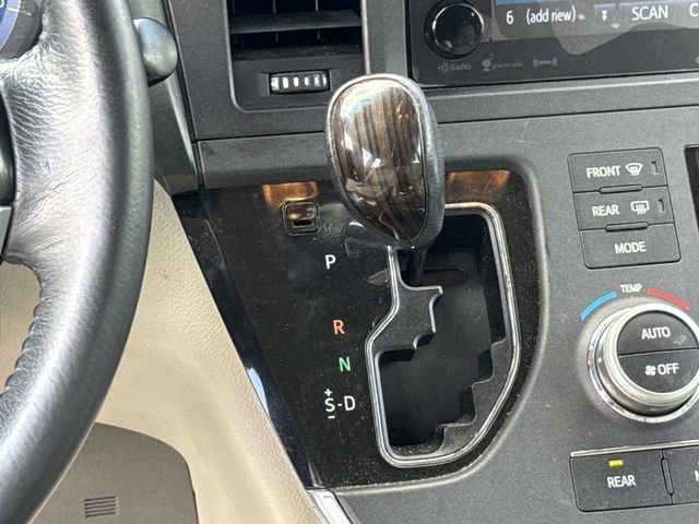 Used 2017 Toyota Sienna XLE FWD image 23