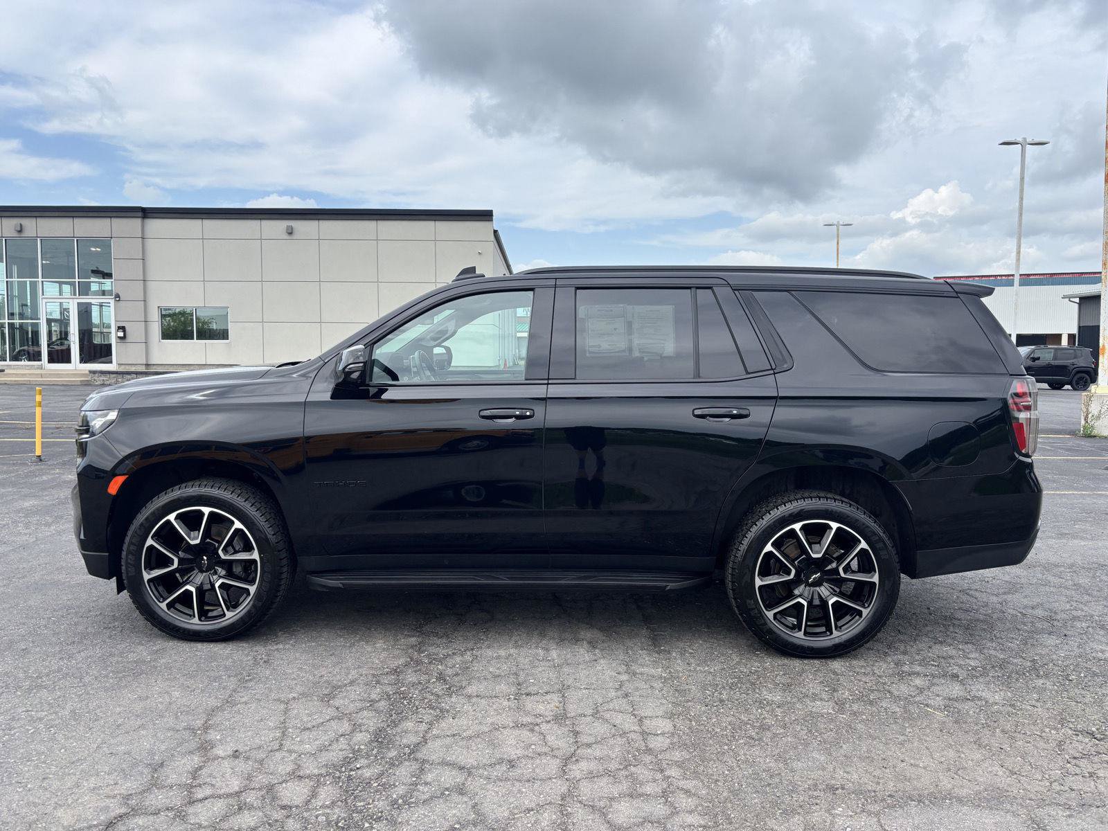 Used 2024 Chevrolet Tahoe RST w/ Luxury Package AWD/4WD image 4