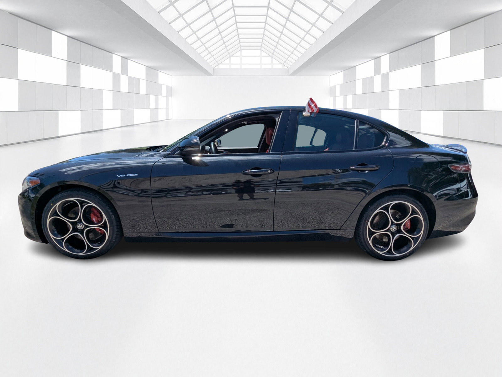 Used 2024 Alfa Romeo Giulia Veloce AWD/4WD image 4
