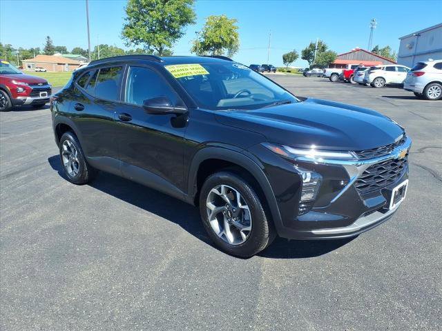 Used 2024 Chevrolet Trax LT w/ Driver Confidence Package image 3