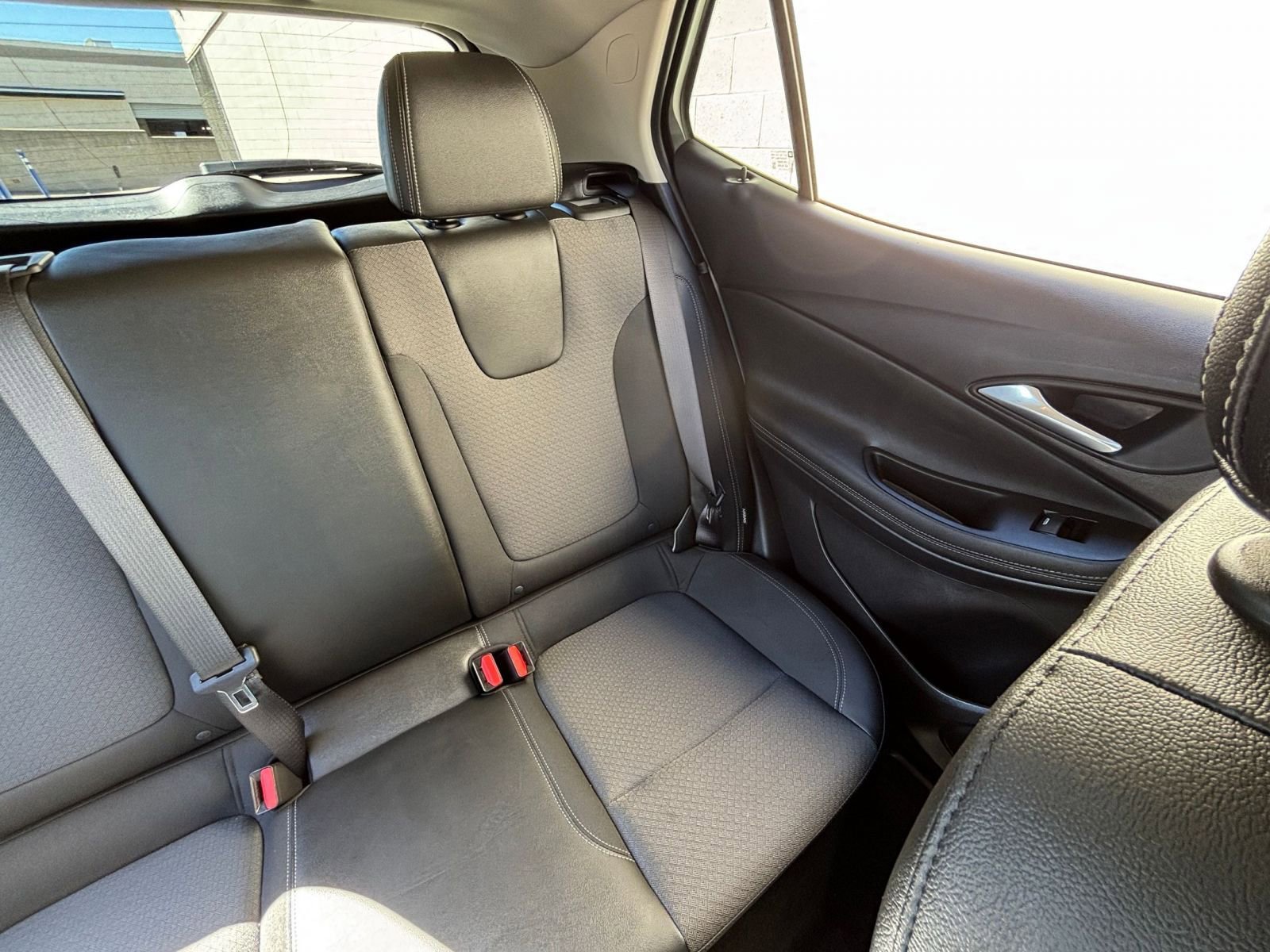 Used 2025 Buick Encore GX Preferred image 37