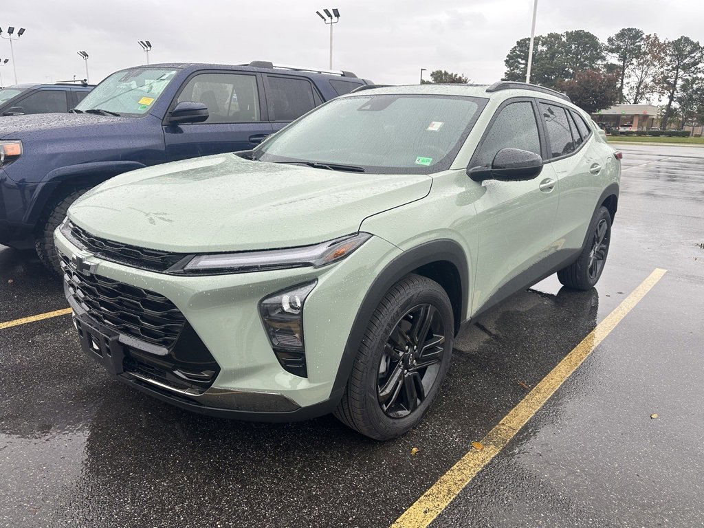 Used 2025 Chevrolet Trax ACTIV w/ Sunroof Package