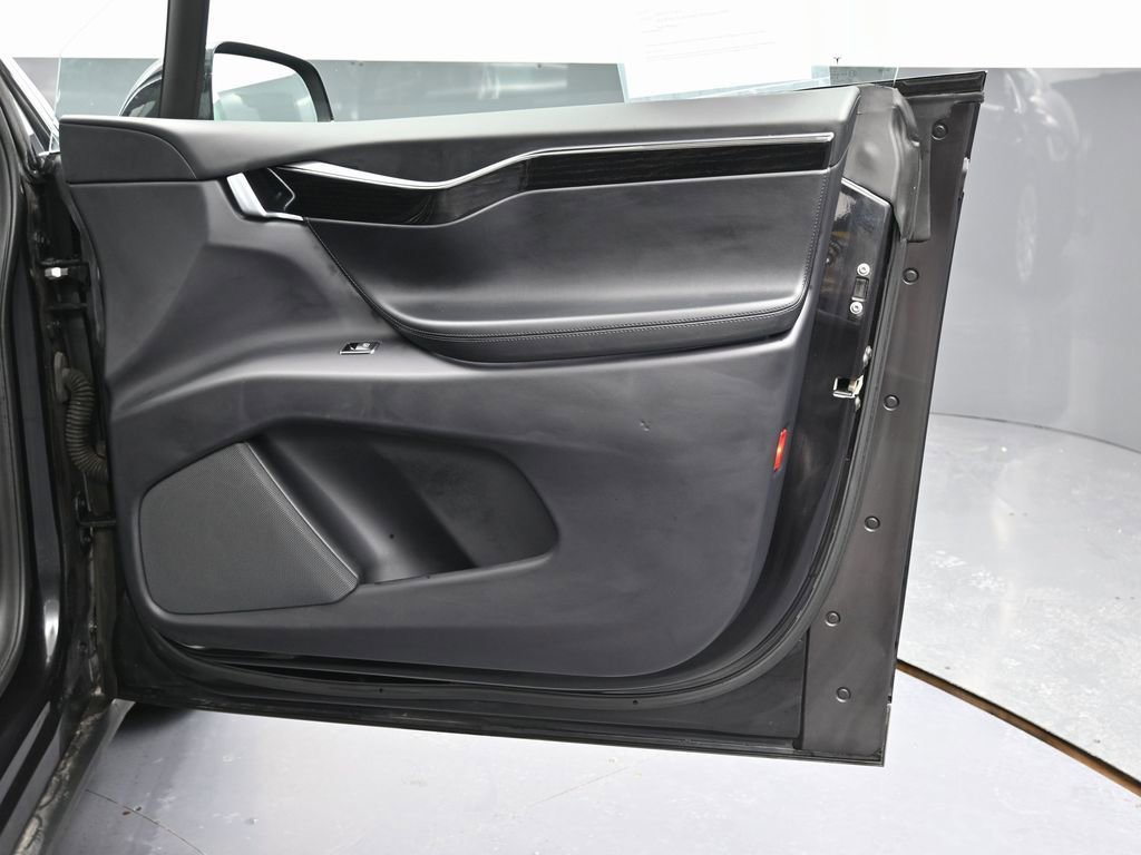 Used 2018 Tesla Model X 75D image 39