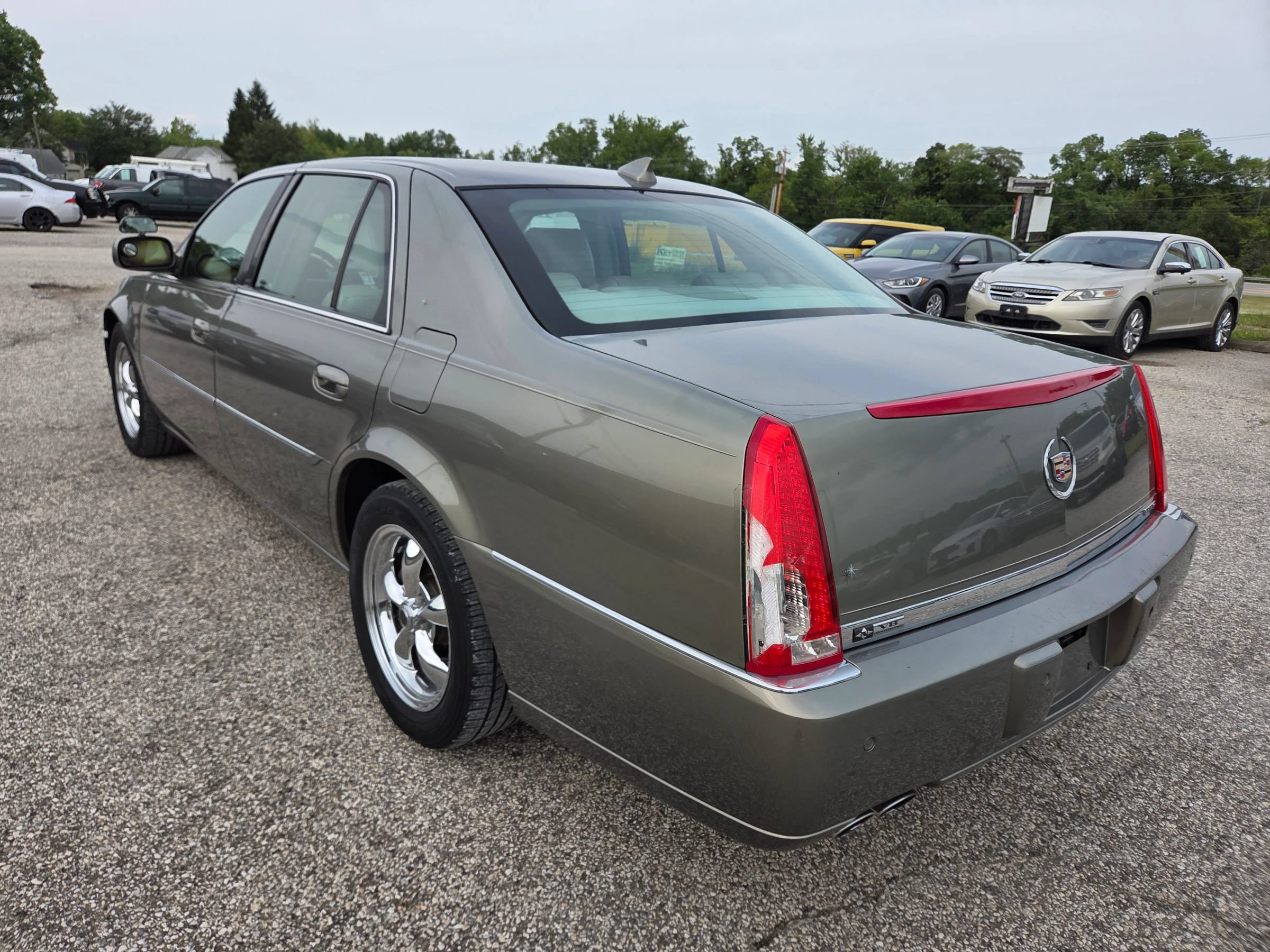 Used 2011 Cadillac DTS Luxury FWD image 6