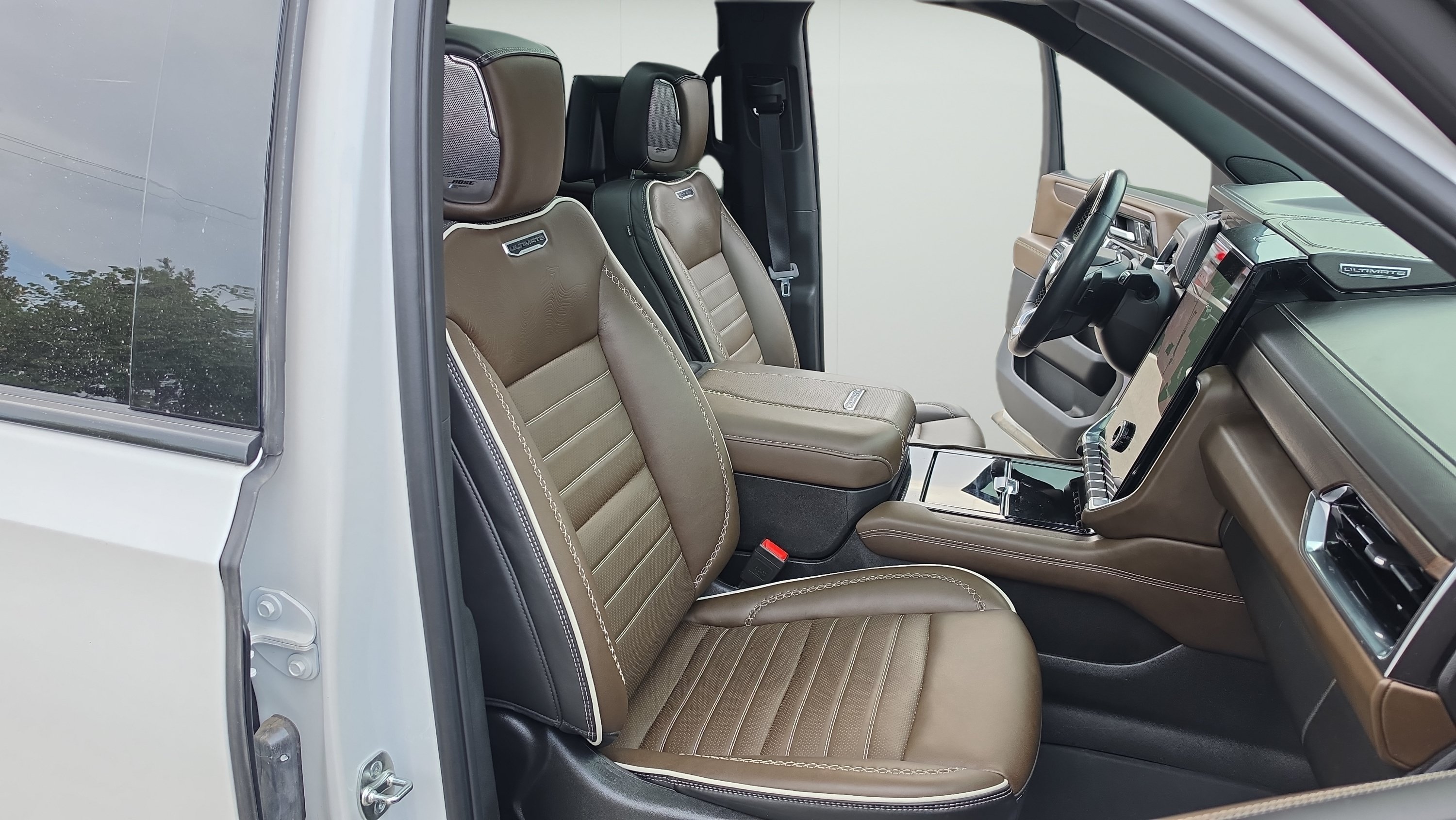 Used 2025 GMC Yukon XL Denali Ultimate w/ LPO, Floor Liner Package AWD/4WD image 27