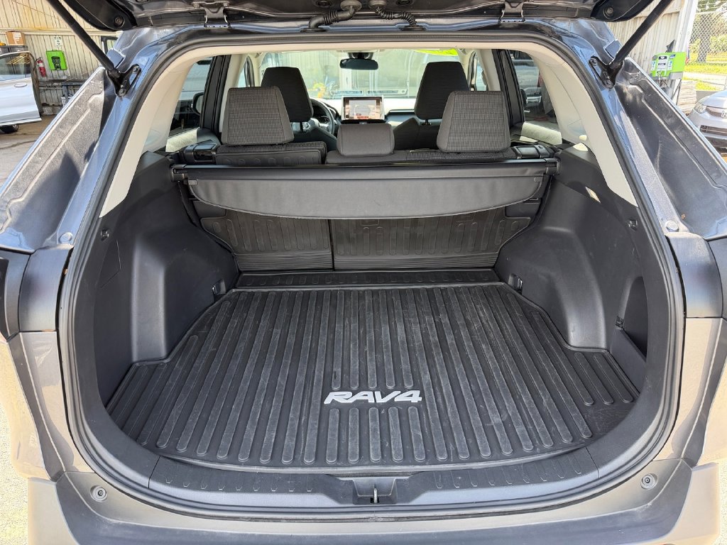 Used 2025 Toyota RAV4 LE FWD image 17