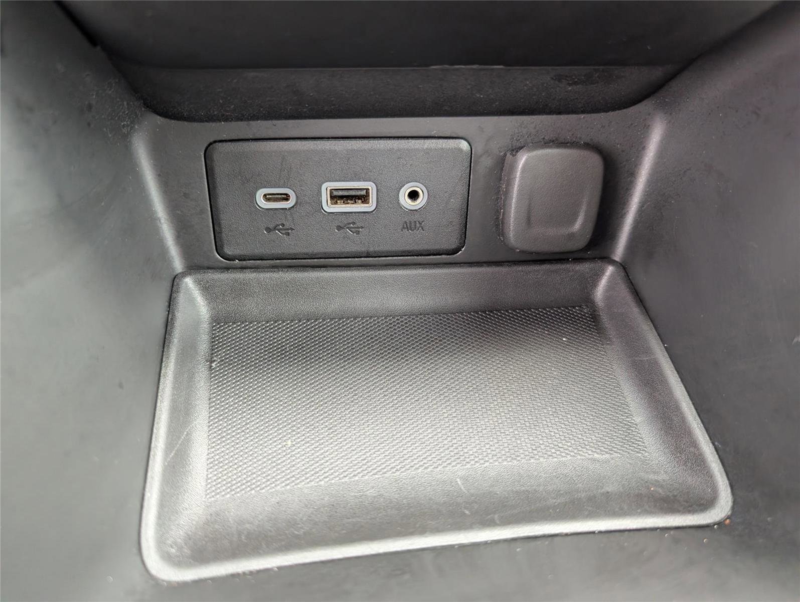 Used 2024 GMC Terrain SLE FWD image 17