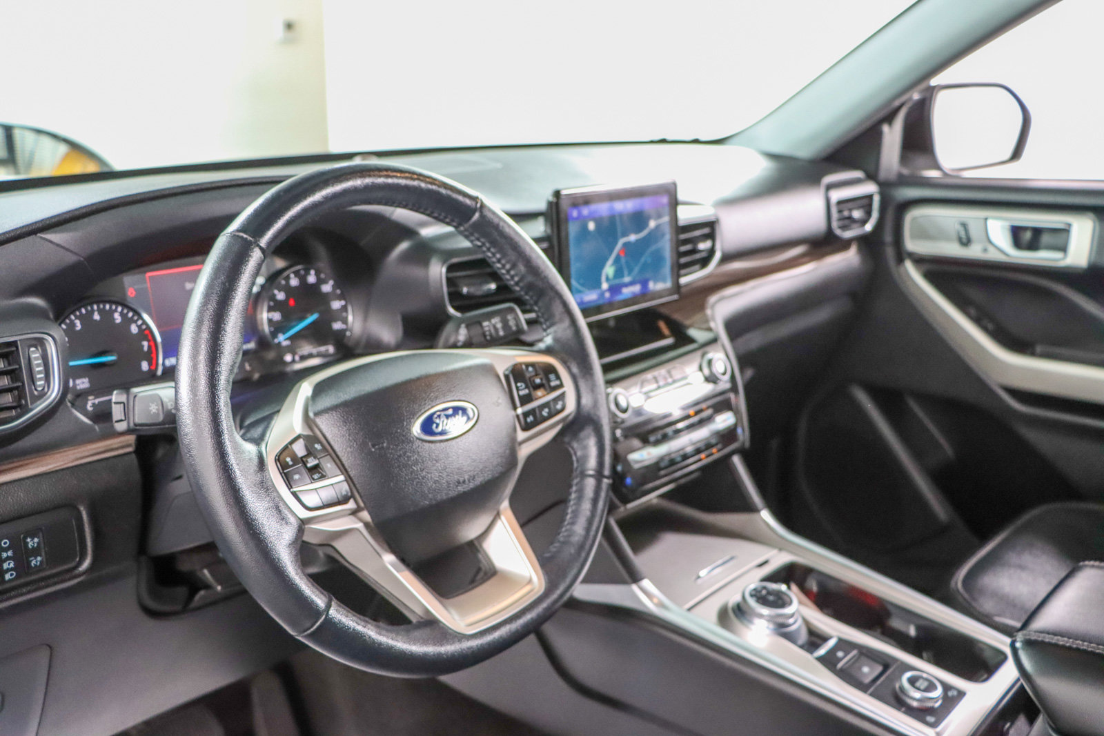 Used 2022 Ford Explorer Limited image 22