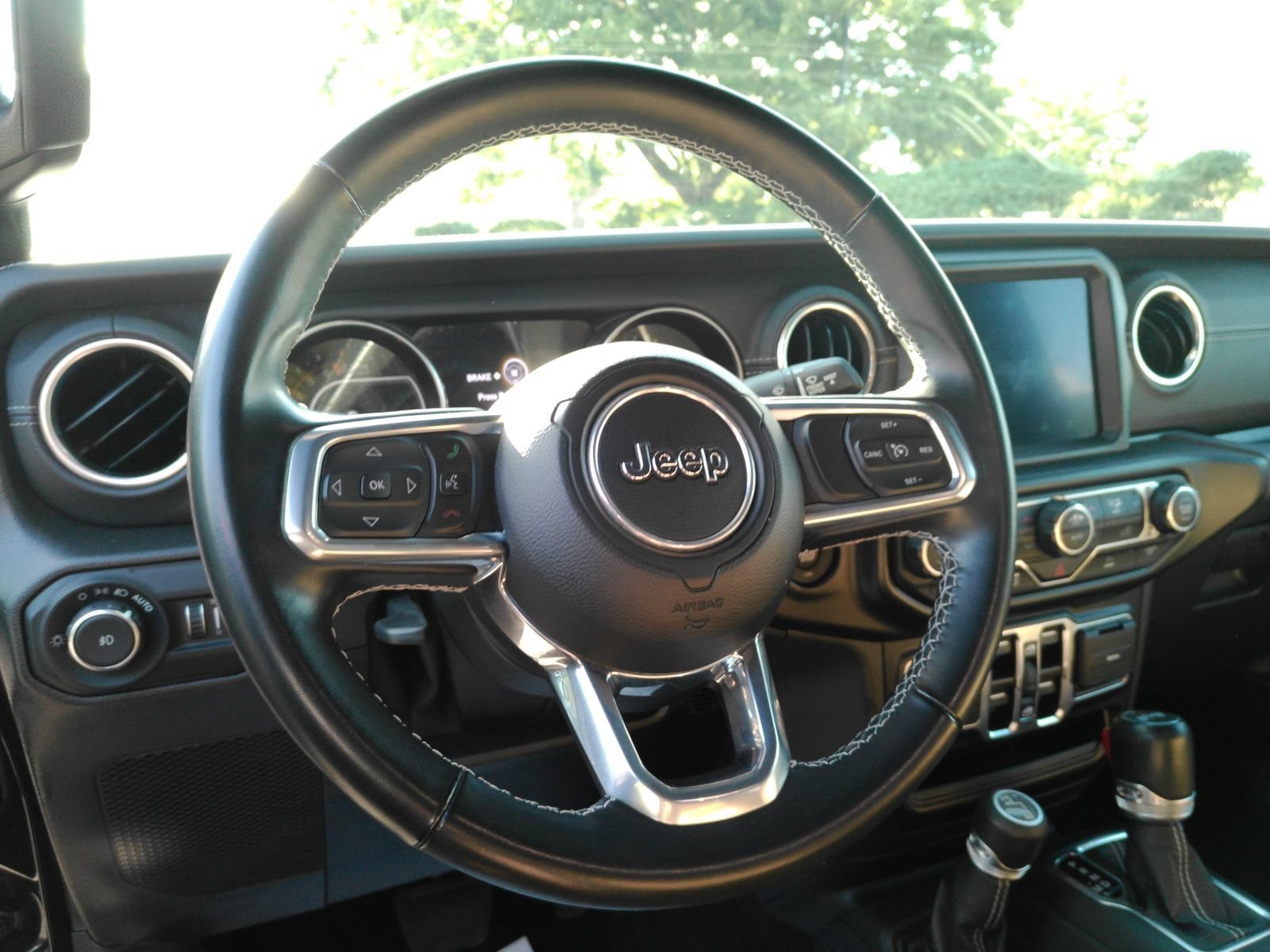 Used 2022 Jeep Wrangler Unlimited Sahara w/ LED Lighting Group AWD/4WD image 23
