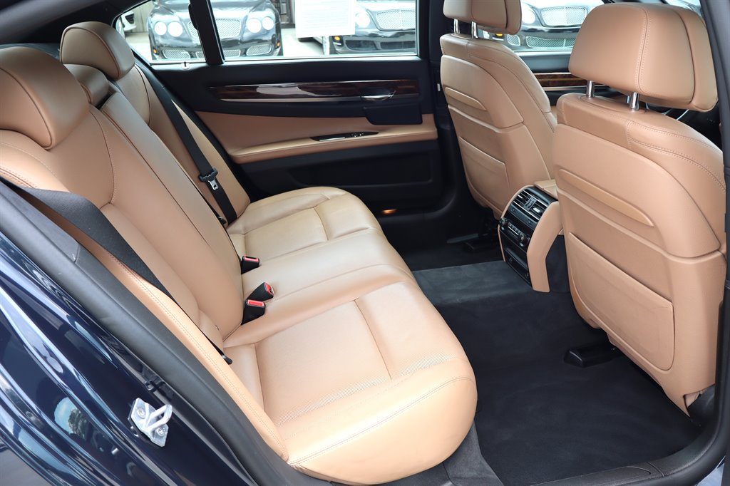 Used 2015 BMW 750Li RWD image 20