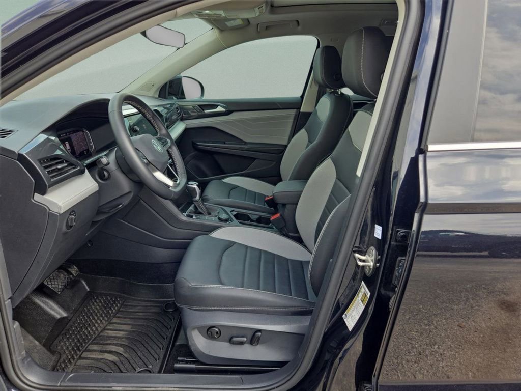 Used 2024 Volkswagen Taos SEL image 10