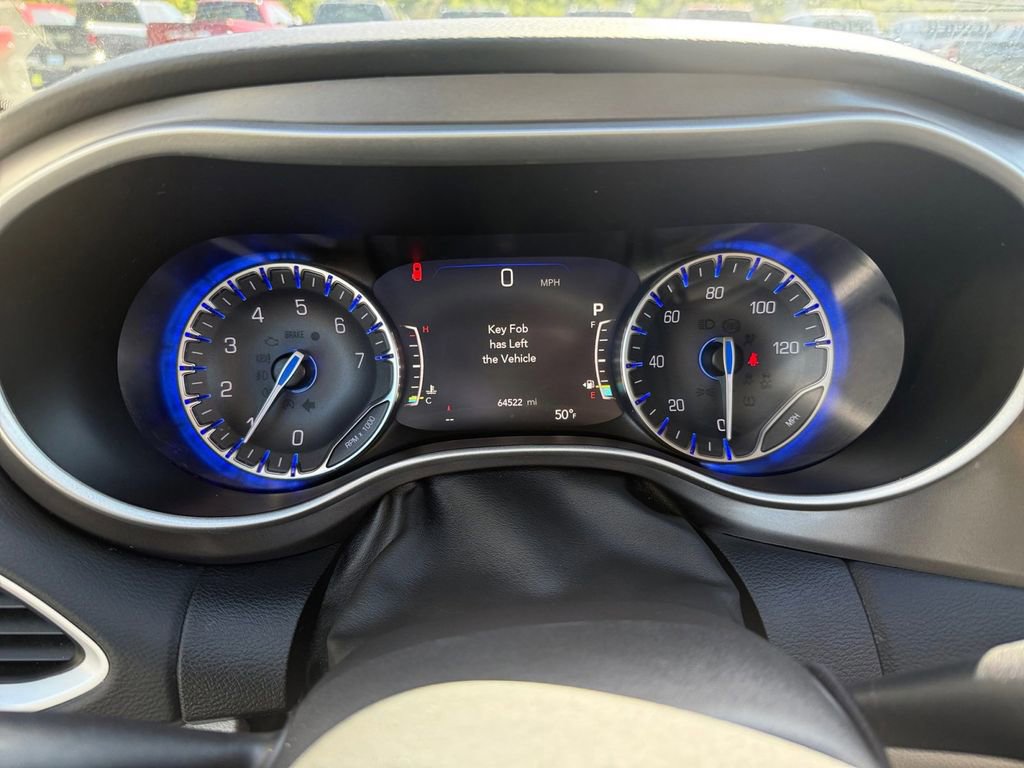 Used 2024 Chrysler Pacifica Touring-L FWD image 15