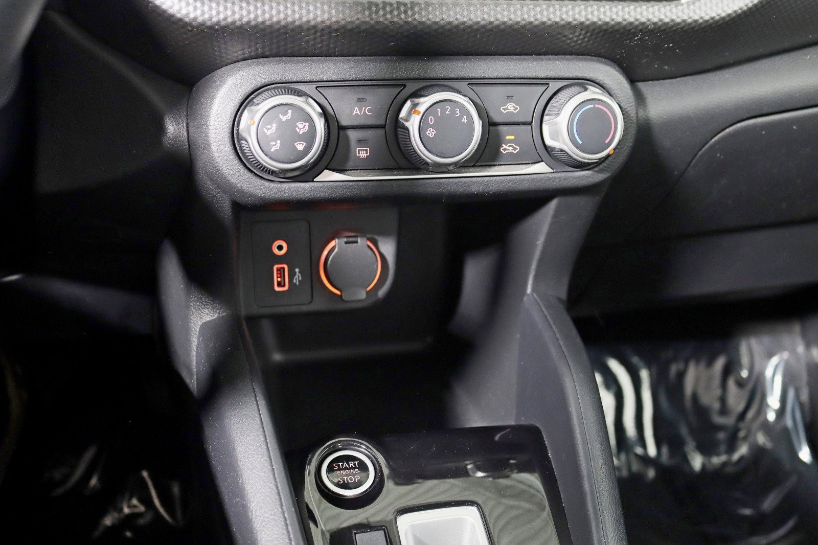 Used 2020 Nissan Kicks S image 21