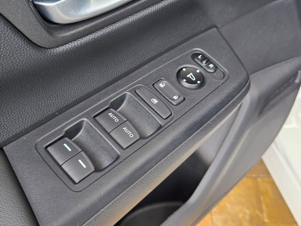 Used 2025 Honda CR-V Sport image 12