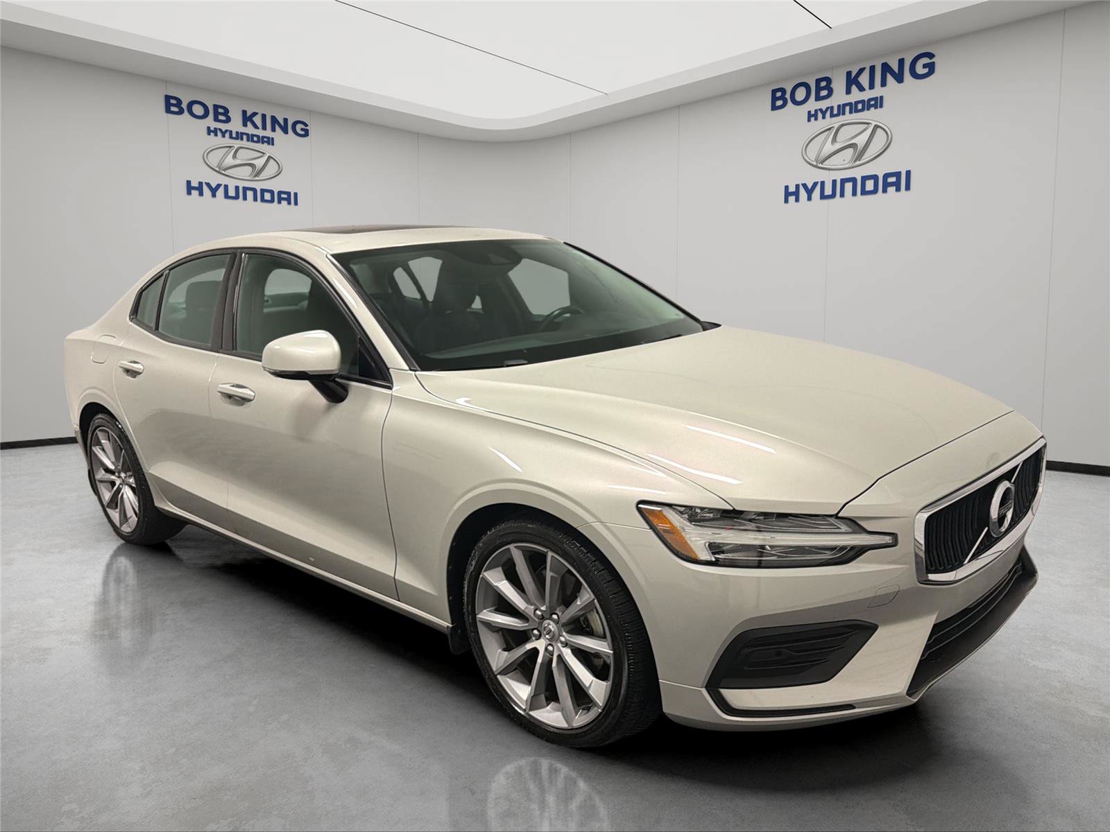 Used 2019 Volvo S60 T5 Momentum w/ Multimedia Package FWD image 7