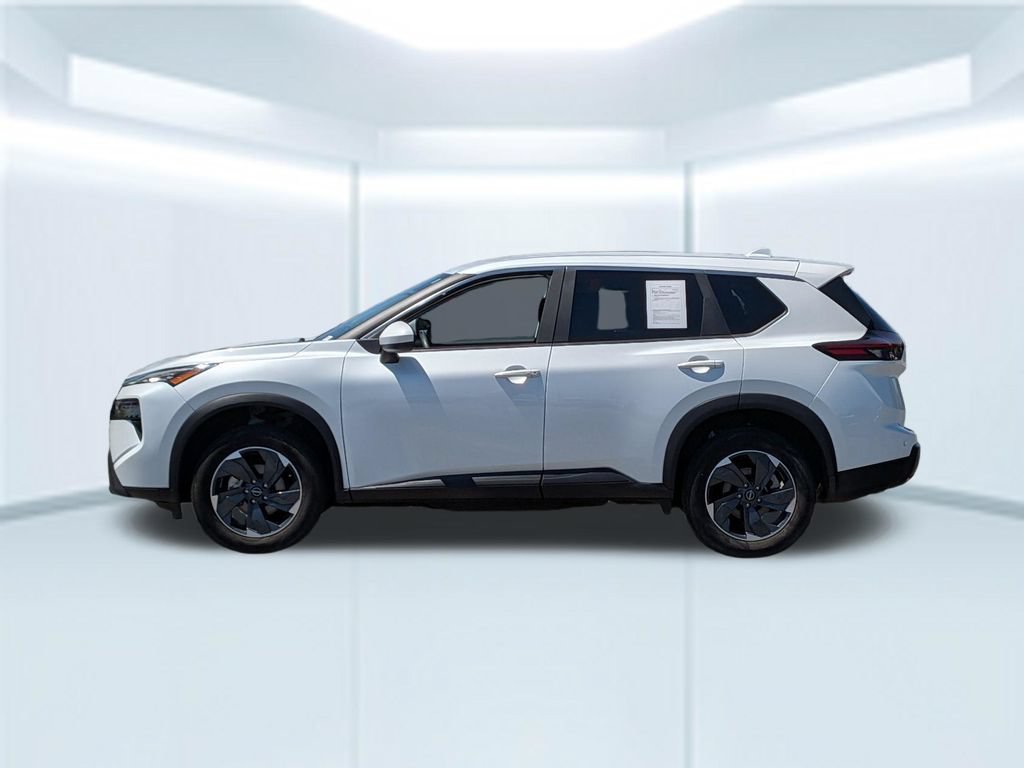 Used 2024 Nissan Rogue SV AWD/4WD image 2