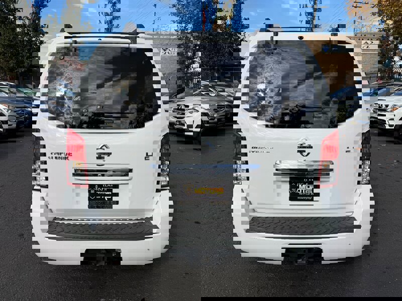 Used 2011 Nissan Pathfinder LE w/ Navigation Pkg image 6