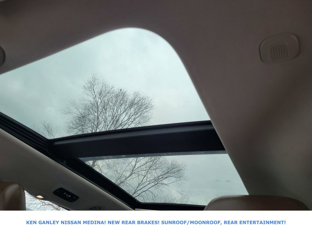 Used 2017 Chrysler Pacifica Limited image 36