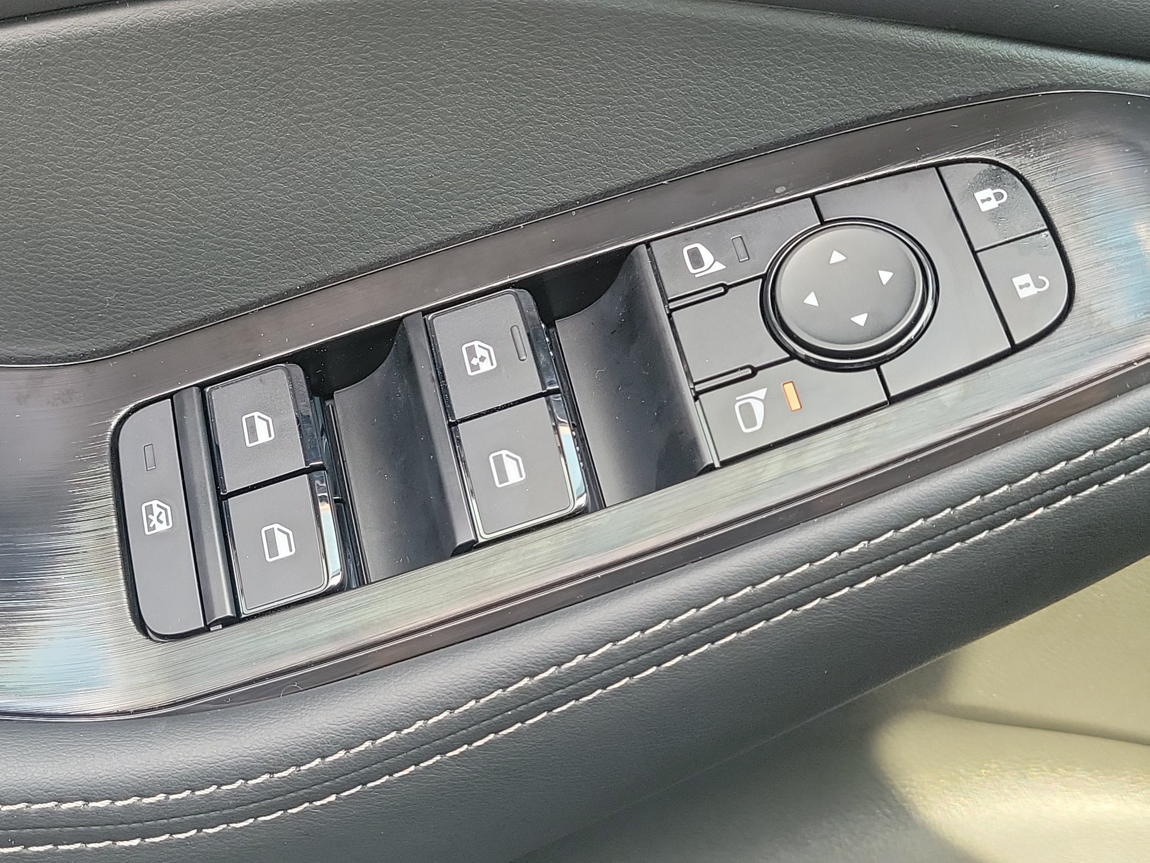 New 2027 Nissan Rogue SV FWD image 30