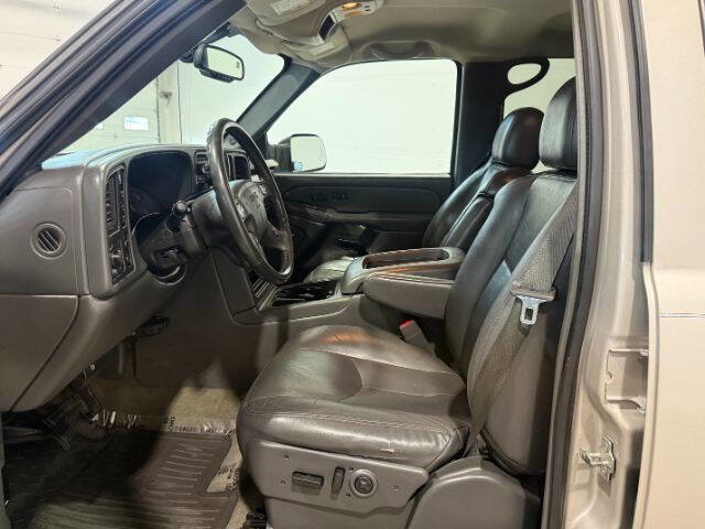 Used 2005 GMC Sierra 3500 SLT w/ Heavy-Duty Power Package image 13