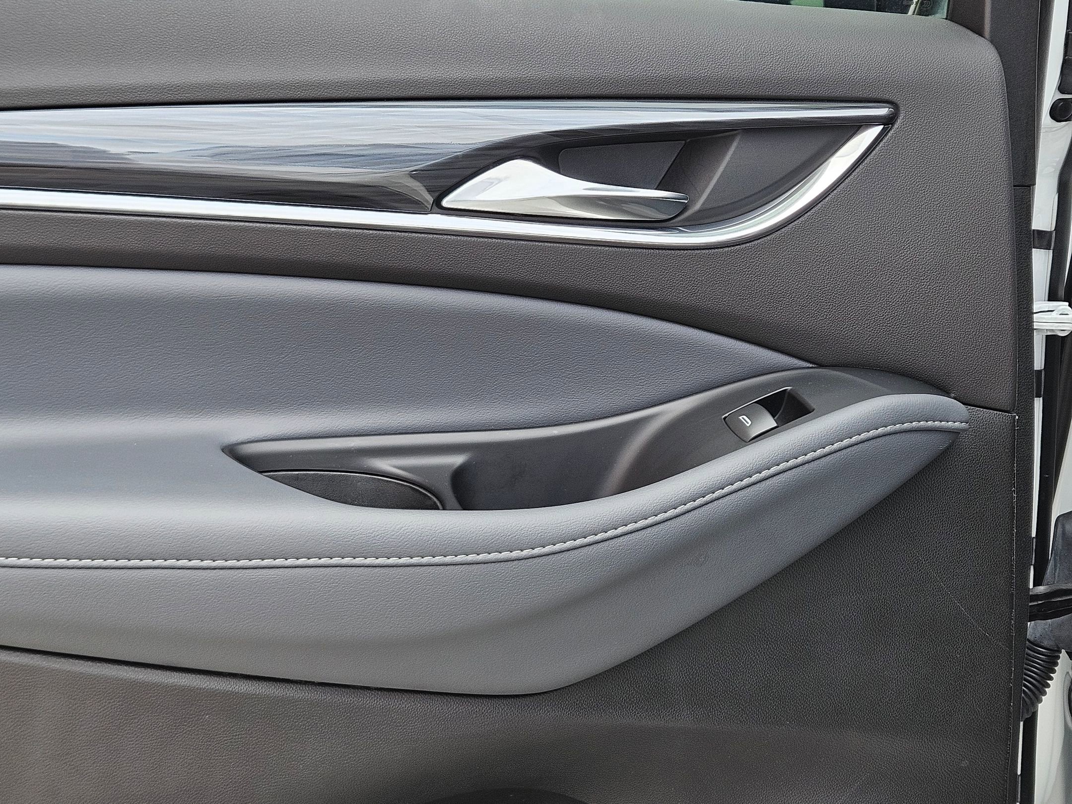 Used 2024 Buick Enclave Premium image 23