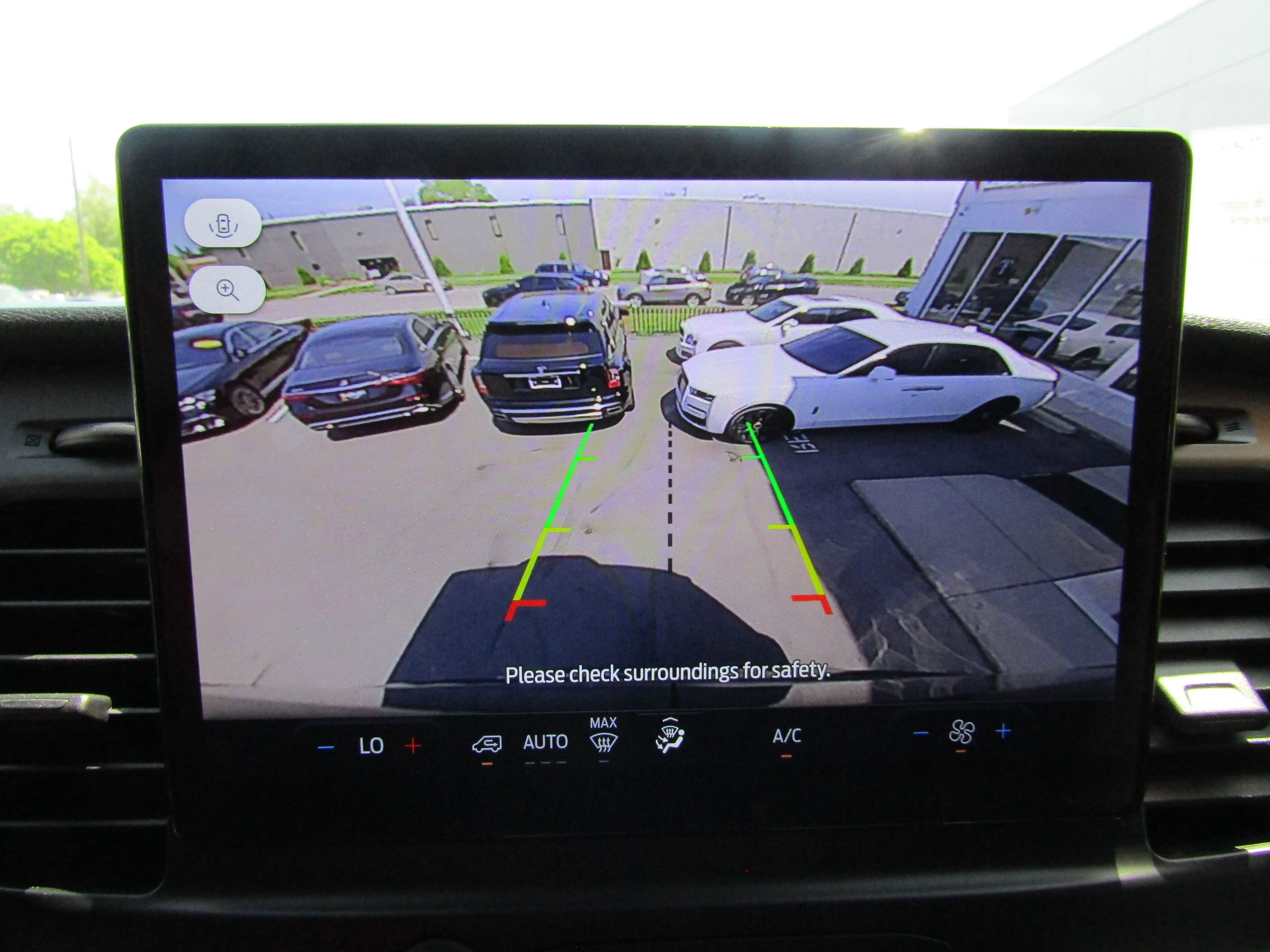 Used 2022 Ford E-Transit Medium Roof RWD image 19