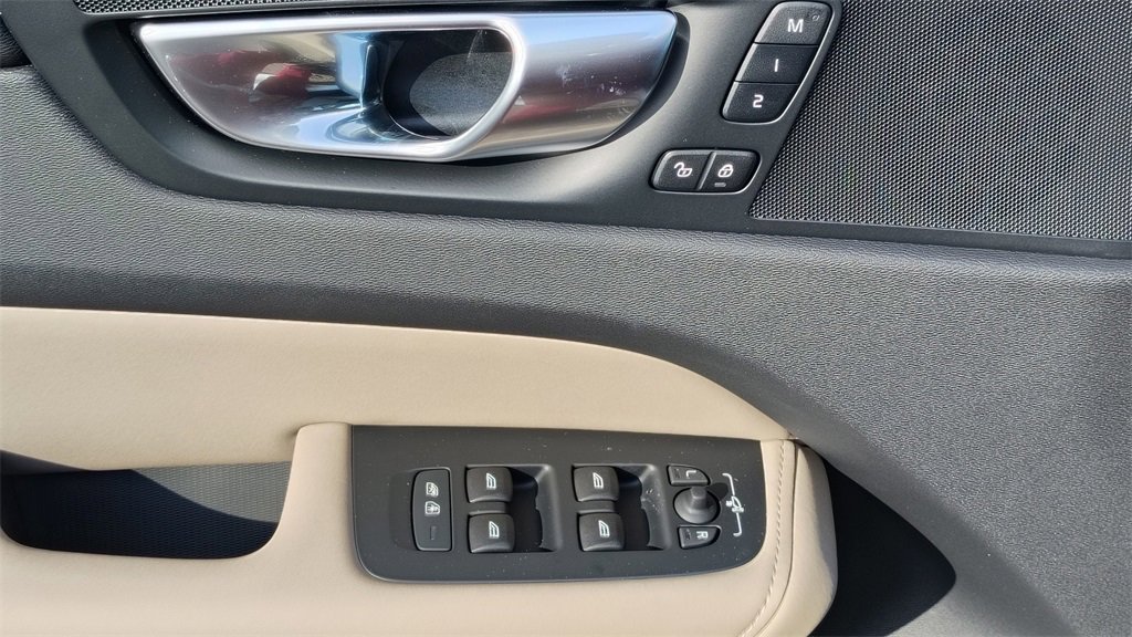 New 2026 Volvo XC60 B5 Plus w/ Protection Package Premier image 9