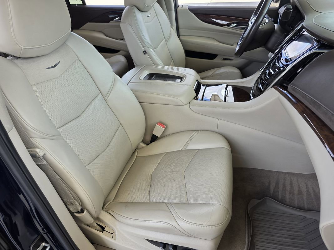 Used 2017 Cadillac Escalade ESV Luxury image 27