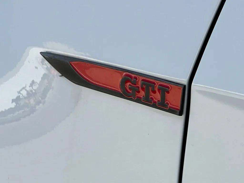 Used 2020 Volkswagen GTI SE FWD image 30