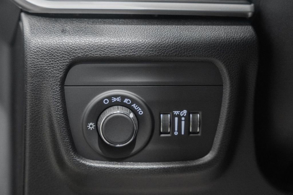 New 2025 Jeep Grand Cherokee L Altitude image 40