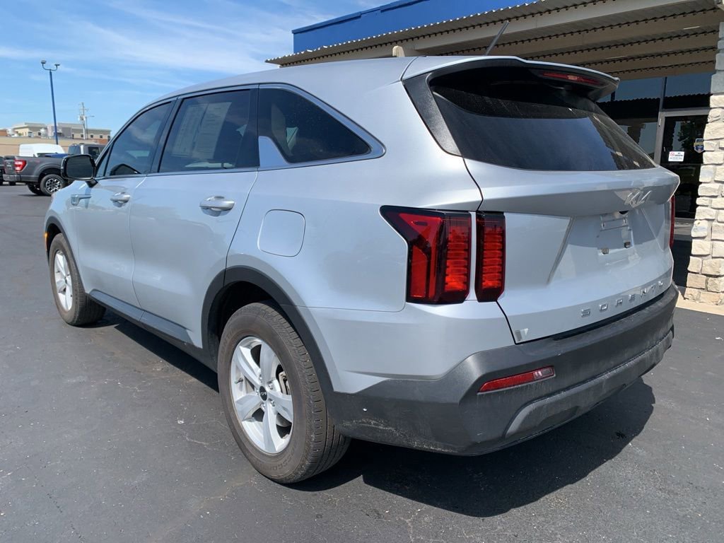 Used 2022 Kia Sorento LX FWD image 5