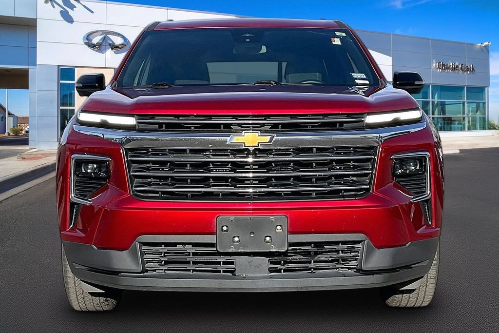 Used 2024 Chevrolet Traverse LT FWD image 3