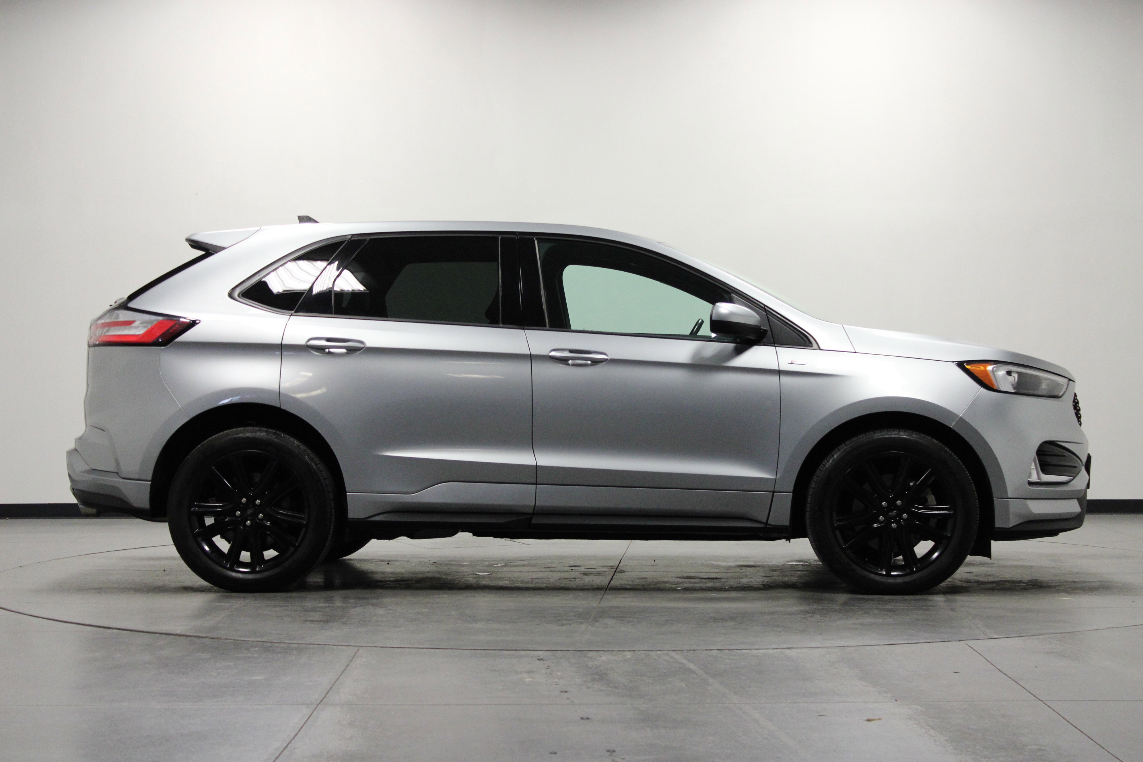 Used 2021 Ford Edge ST-Line w/ Class II Trailer Tow Package image 3