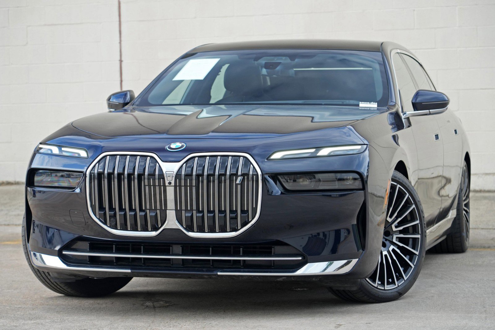 Used 2024 BMW i7 eDrive50 w/ M Sport Package RWD image 3