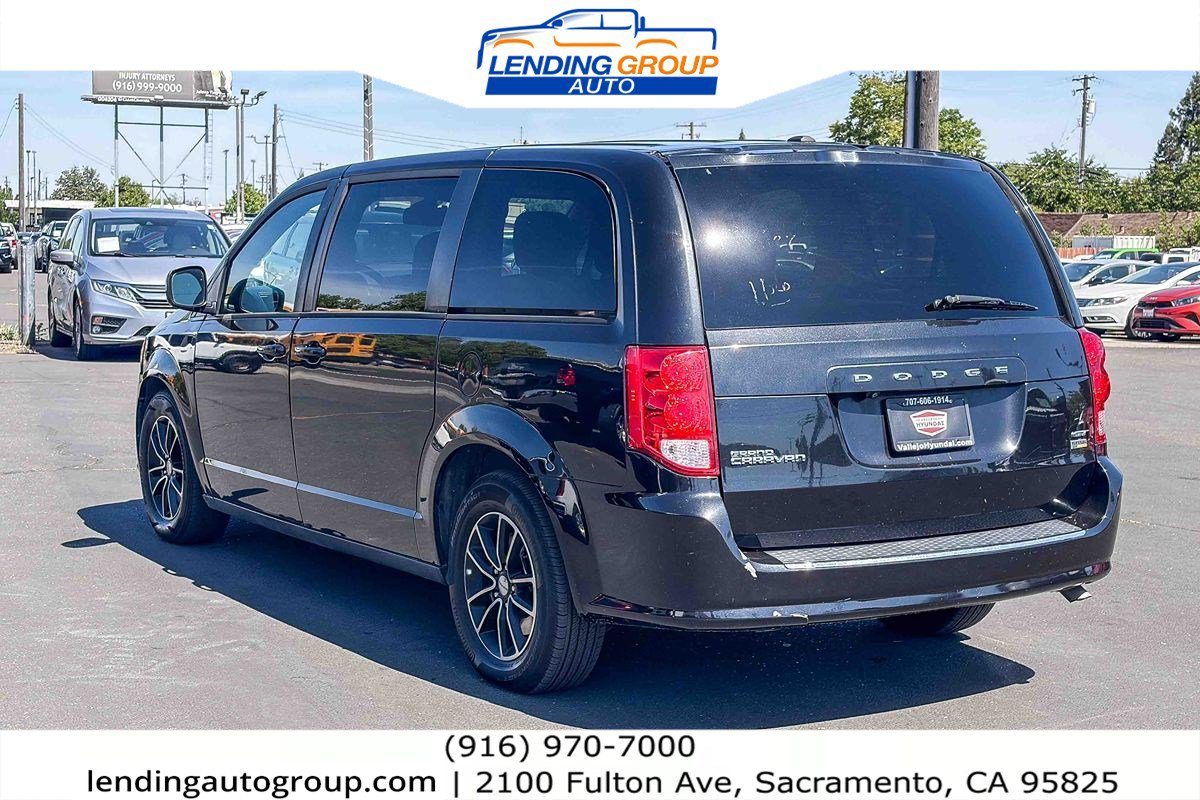 Used 2019 Dodge Grand Caravan GT image 2