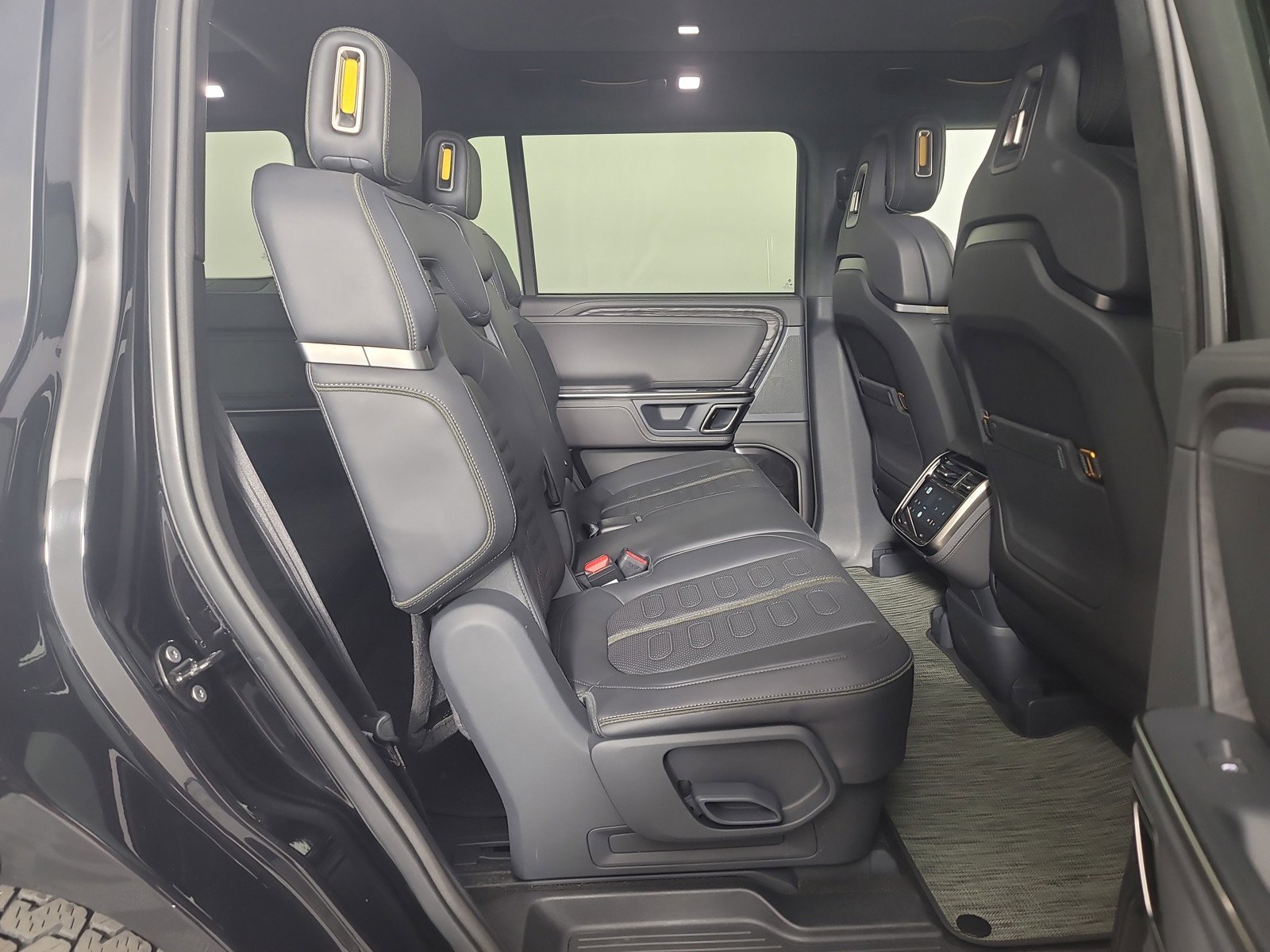 Used 2022 Rivian R1S Launch Edition image 23