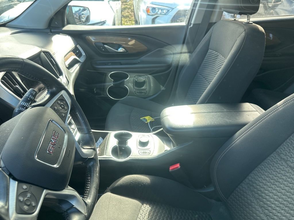 Used 2021 GMC Terrain SLE w/ Driver Convenience Package image 2