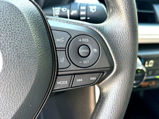 Used 2021 Toyota RAV4 XLE w/ Convenience Package FWD image 15