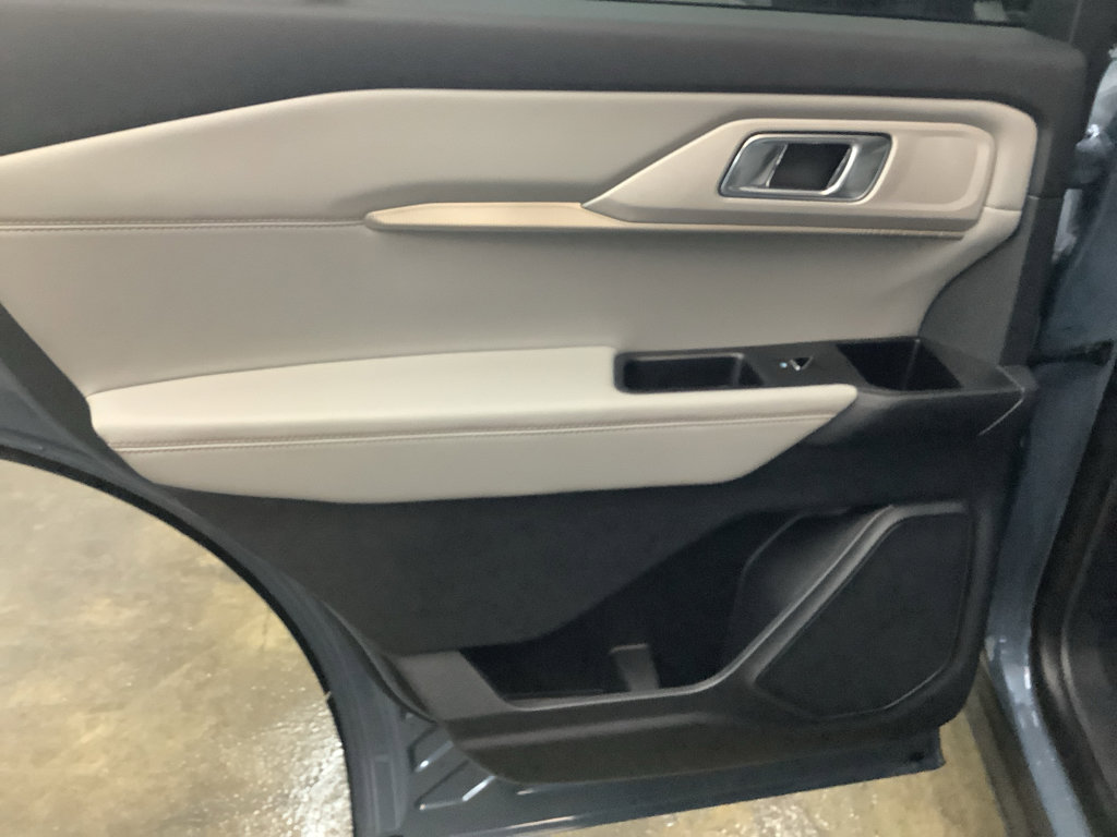 Used 2025 Ford Explorer Active w/ Active Comfort Package image 23
